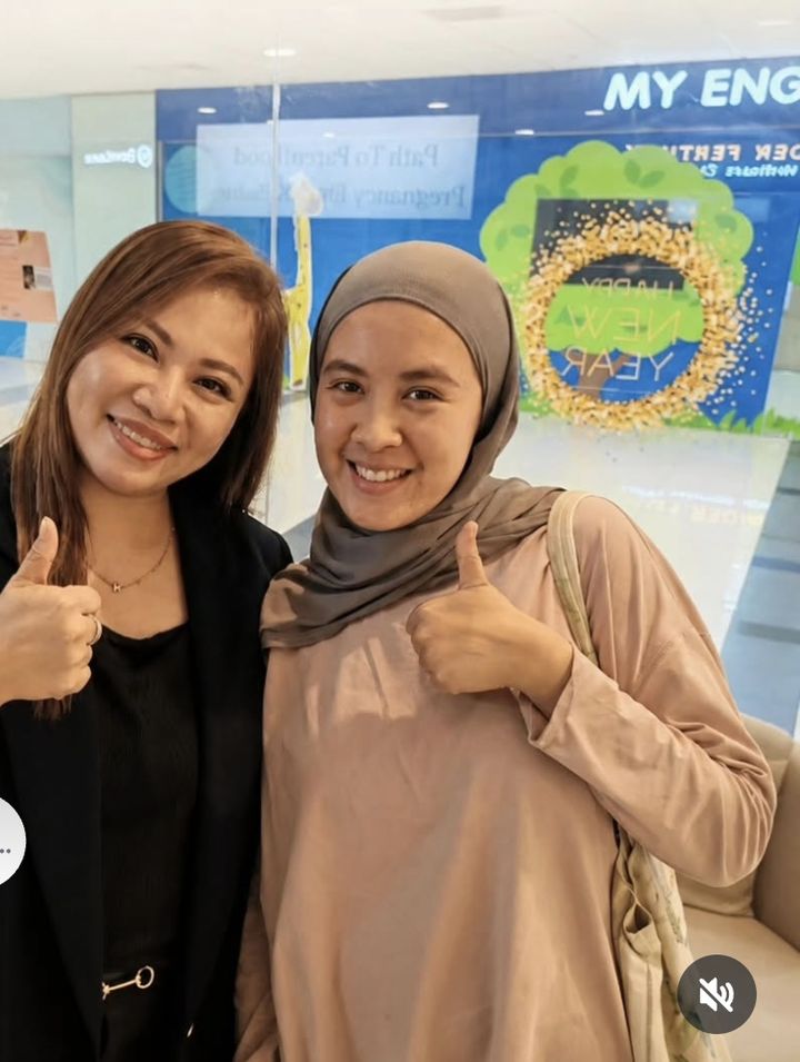 Wendy with a smiling client giving thumbs up